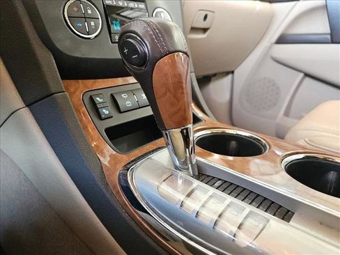 Used 2011 Buick Enclave CXL image 10