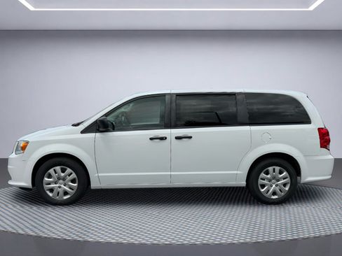 Used 2019 Dodge Grand Caravan SE w/ UConnect Hands-Free Group FWD image 3