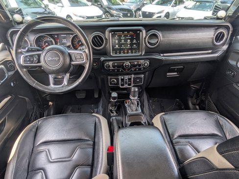 Used 2018 Jeep Wrangler Unlimited Sahara AWD/4WD image 13