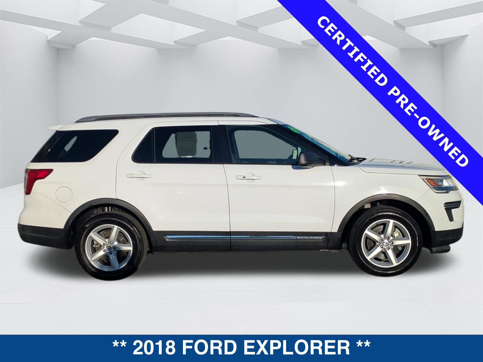 Used 2018 Ford Explorer XLT w/ Class II Trailer Tow Package FWD image 4