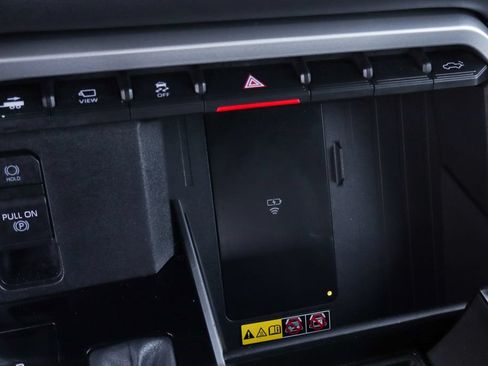 Used 2025 Toyota Tundra Platinum AWD/4WD image 40