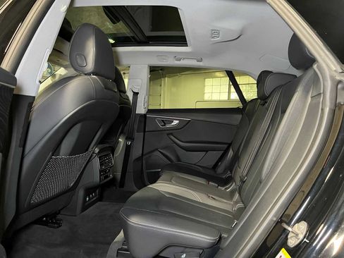 Used 2022 Audi Q8 Premium Plus w/ Premium Plus Package image 56