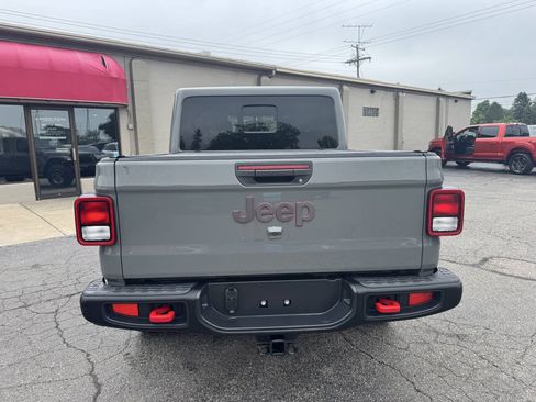 Used 2023 Jeep Gladiator Rubicon w/ Cold Weather Group AWD/4WD image 3
