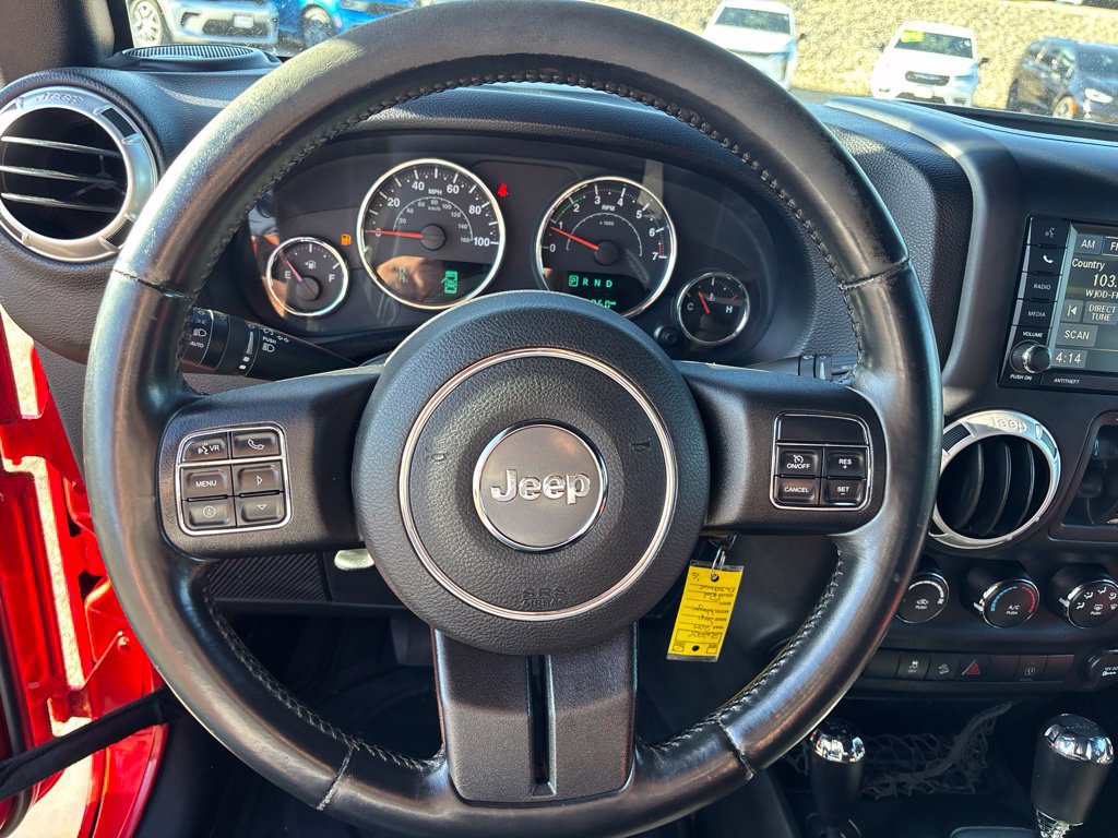 Used 2015 Jeep Wrangler Unlimited Sahara w/ Connectivity Group AWD/4WD image 12