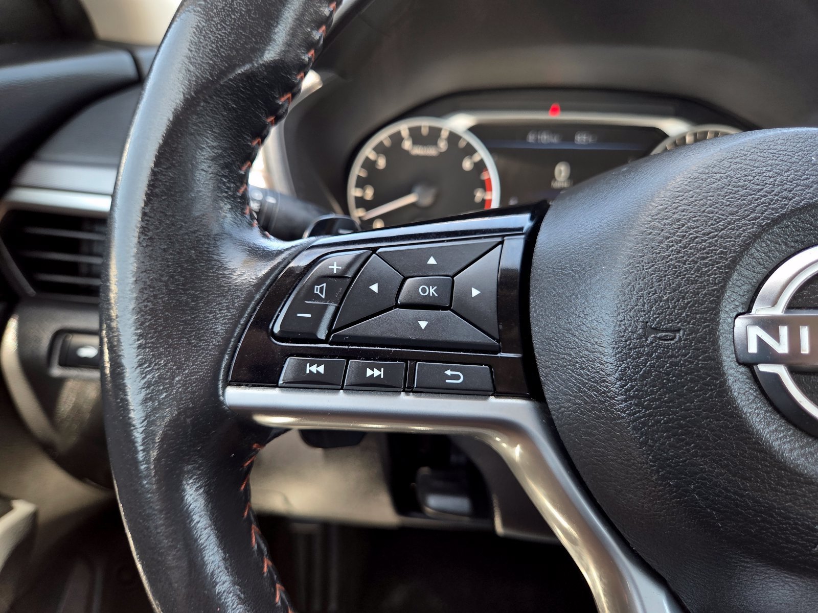 Used 2024 Nissan Altima 2.5 SR FWD image 43