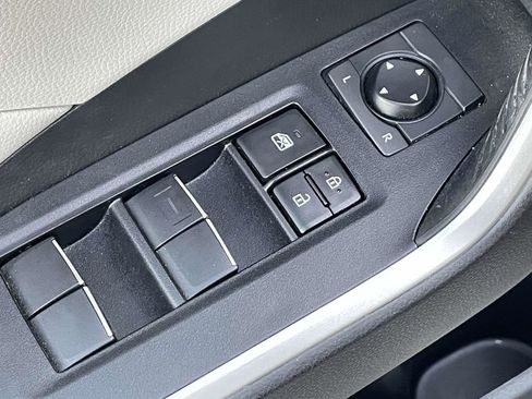 Used 2020 Toyota RAV4 XLE Premium image 18