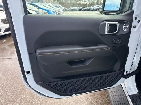 Certified 2025 Jeep Wrangler Sahara image 19