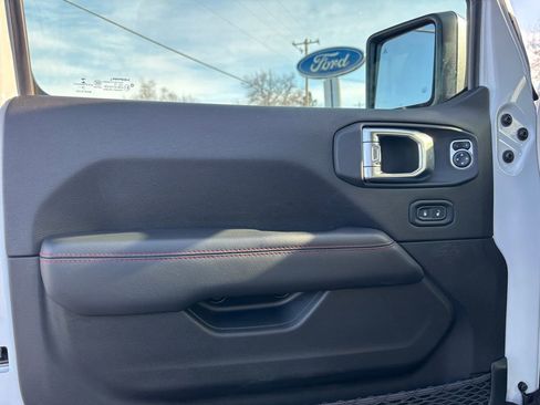 Used 2020 Jeep Gladiator Rubicon image 16