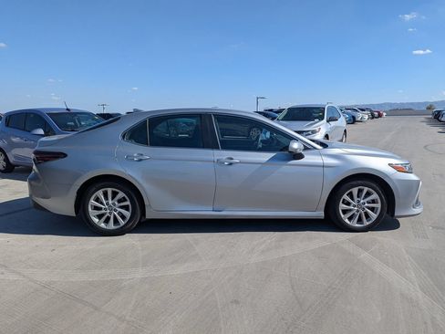 Used 2022 Toyota Camry LE FWD image 3