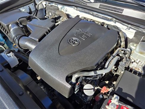 Certified 2018 Toyota Tacoma 4x4 Double Cab image 17