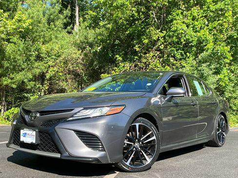 Used 2019 Toyota Camry XSE FWD image 1
