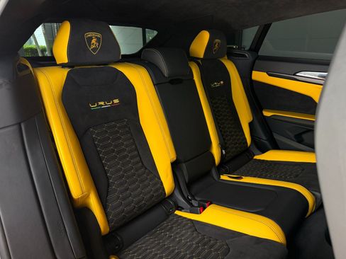 Used 2022 Lamborghini Urus AWD/4WD image 35