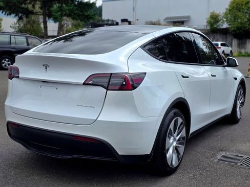 Used 2023 Tesla Model Y Long Range AWD/4WD image 8