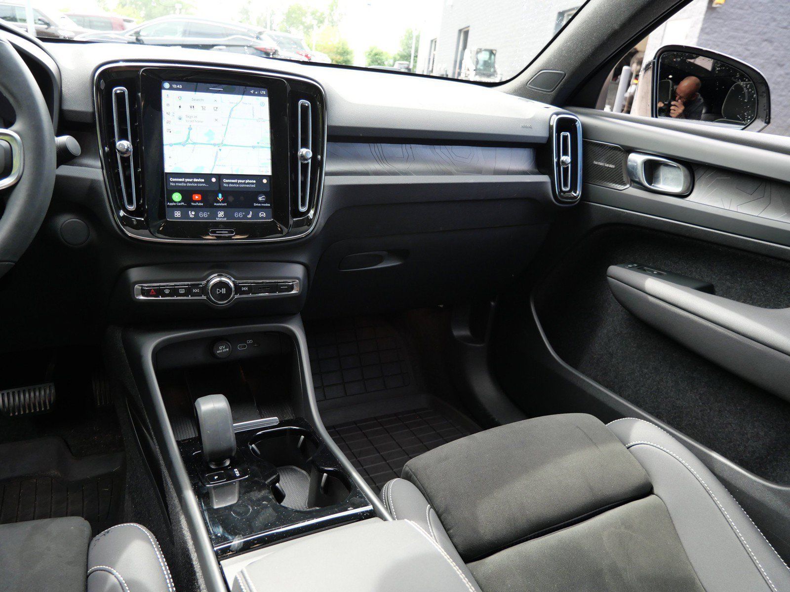 Used 2023 Volvo C40 P8 Recharge Ultimate w/ Protection Package Premier AWD/4WD image 14