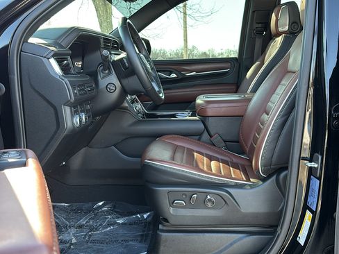 Used 2023 GMC Yukon Denali Ultimate image 8