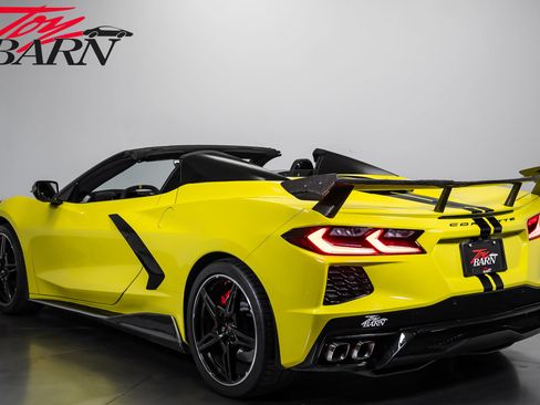 Used 2021 Chevrolet Corvette Stingray Premium Conv w/ Z51 Performance Package RWD image 3