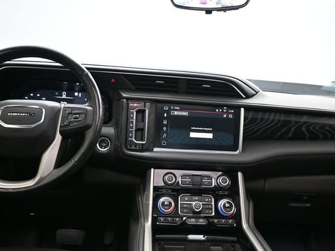 Used 2022 GMC Yukon Denali w/ Denali Premium Package image 19
