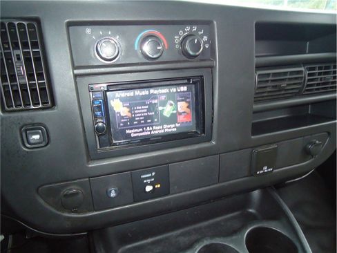 Used 2017 Chevrolet Express 2500 image 20