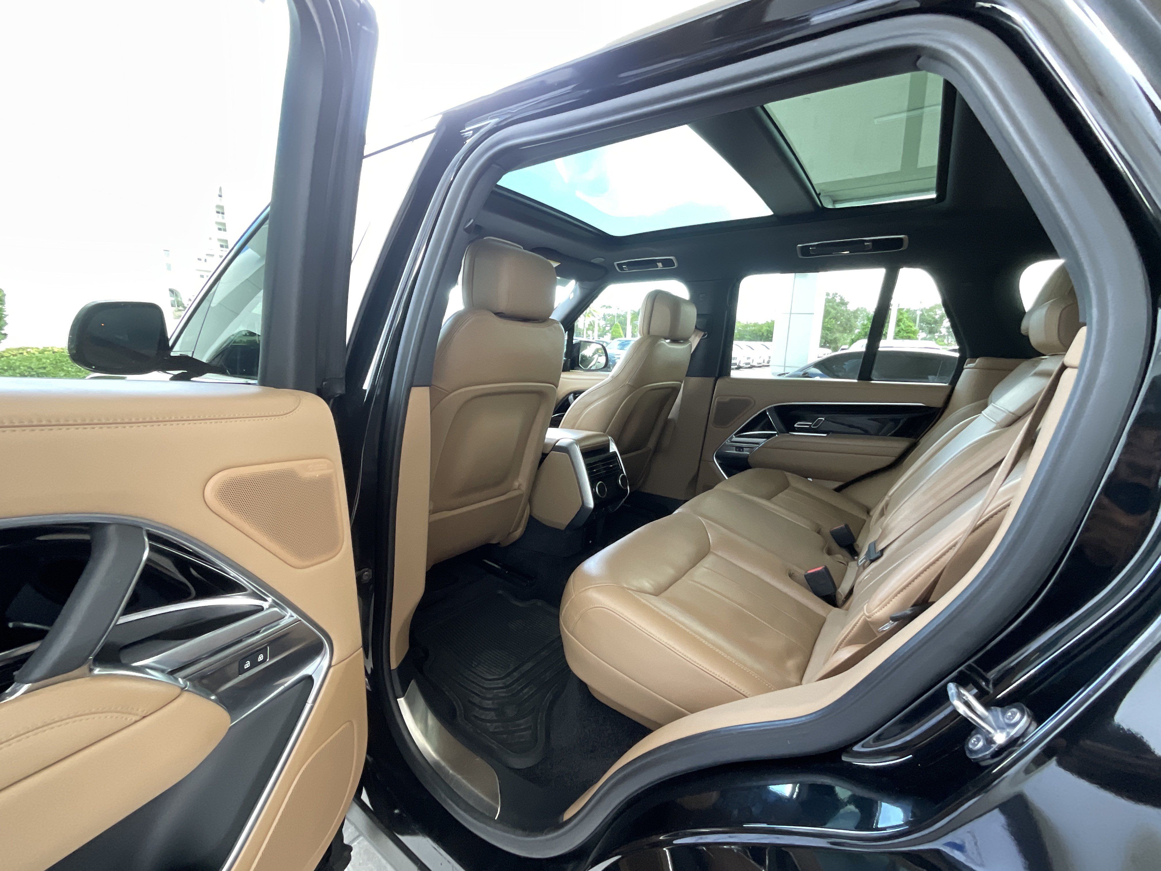 Used 2024 Land Rover Range Rover SE AWD/4WD image 23