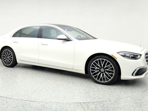 Used 2022 Mercedes-Benz S 500 S 500 4MATIC Sedan w/ 3D Tech. image 3