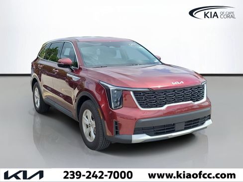 Certified 2025 Kia Sorento LX FWD image 1