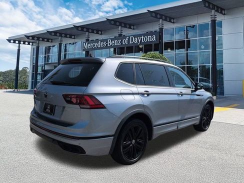 Used 2022 Volkswagen Tiguan SE R-Line FWD image 3