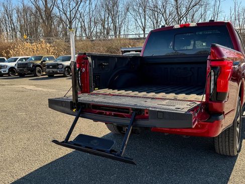 Used 2022 Ford F150 Lightning Platinum image 27