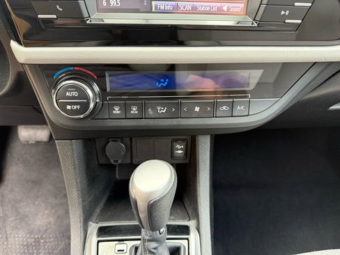 Used 2014 Toyota Corolla S Premium image 25