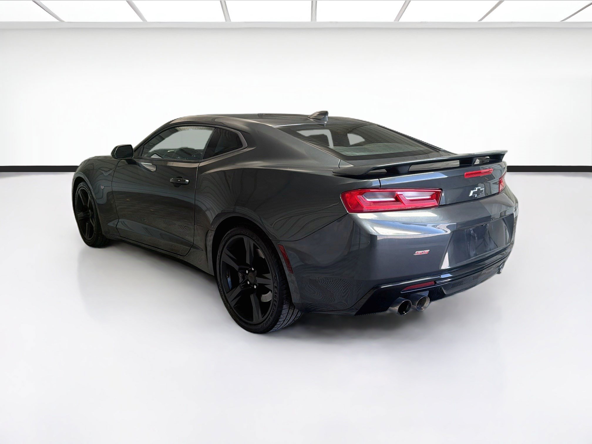 Used 2018 Chevrolet Camaro SS RWD image 6