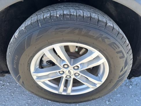 Used 2022 Ford Explorer XLT image 29