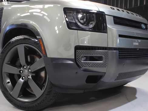 Used 2024 Land Rover Defender 110 SE image 6