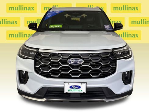 Certified 2025 Ford Explorer Platinum w/ LUX Leather Package AWD/4WD image 15