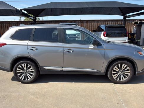 Used 2020 Mitsubishi Outlander ES FWD image 4