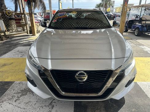 Used 2021 Nissan Altima 2.5 SR FWD image 2