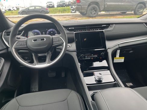 New 2025 Jeep Grand Cherokee Laredo X image 16