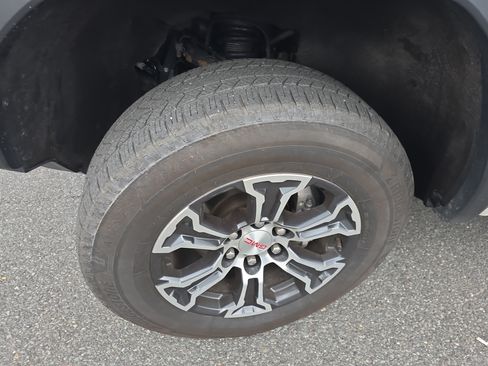 Used 2023 GMC Canyon AT4 w/ Canyon Safety Plus Package AWD/4WD image 13