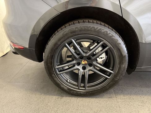 Certified 2021 Porsche Macan Turbo image 12