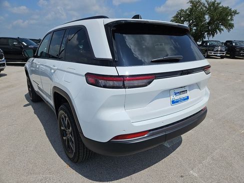 New 2026 Jeep Grand Cherokee Altitude RWD image 5