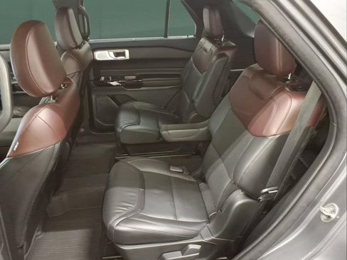 Certified 2023 Ford Explorer Platinum w/ Technology Package AWD/4WD image 25