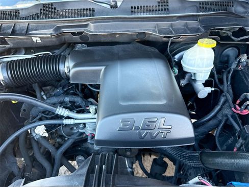 Used 2018 RAM 1500 Express image 34