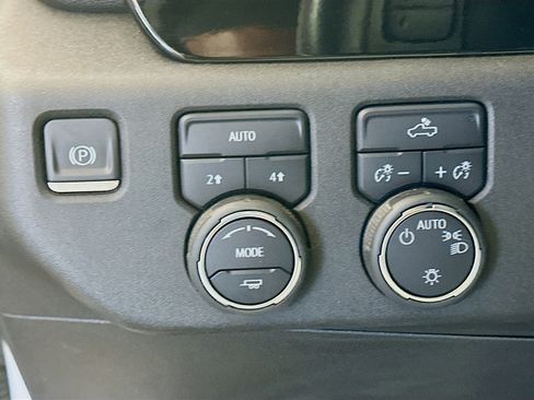 Used 2024 Chevrolet Silverado 1500 LT AWD/4WD image 16