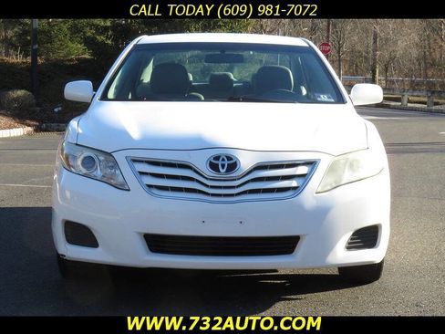 Used 2011 Toyota Camry LE image 5