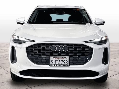 Certified 2025 Audi Q5 Premium AWD/4WD image 3