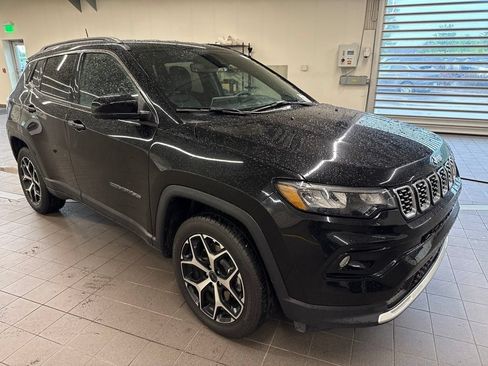 Used 2025 Jeep Compass Limited AWD/4WD image 7