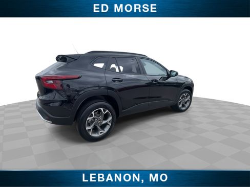 Certified 2025 Chevrolet Trax LT w/ LT Convenience Package FWD image 8