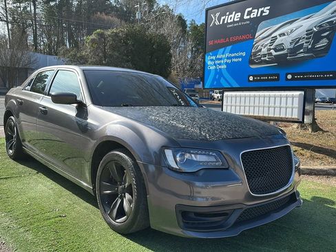 Used 2017 Chrysler 300 Limited image 1