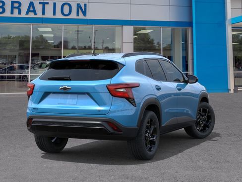New 2026 Chevrolet Trax LT w/ Midnight Edition FWD image 4