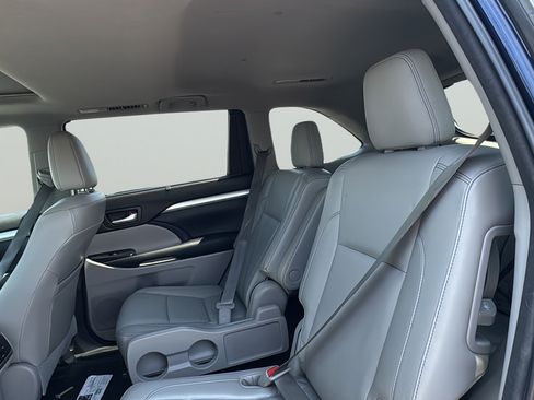 Used 2014 Toyota Highlander XLE AWD/4WD image 33