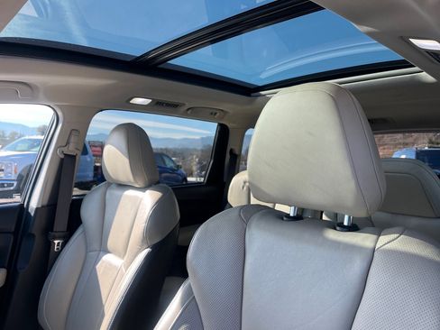 Used 2021 Subaru Ascent Limited w/ Technology Package image 7