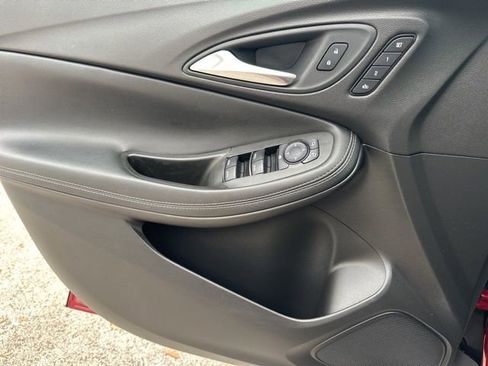 Used 2021 Buick Encore GX Essence w/ Experience Buick Package image 34